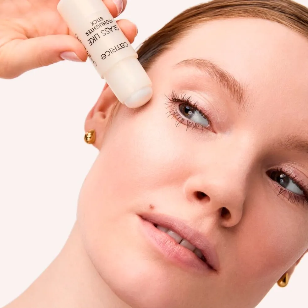 catrice-glass-like-010-keep-it-JSITHhhi-4.webp Best Catrice Glass Like 010 Keep It Glassy Highlighter Stick