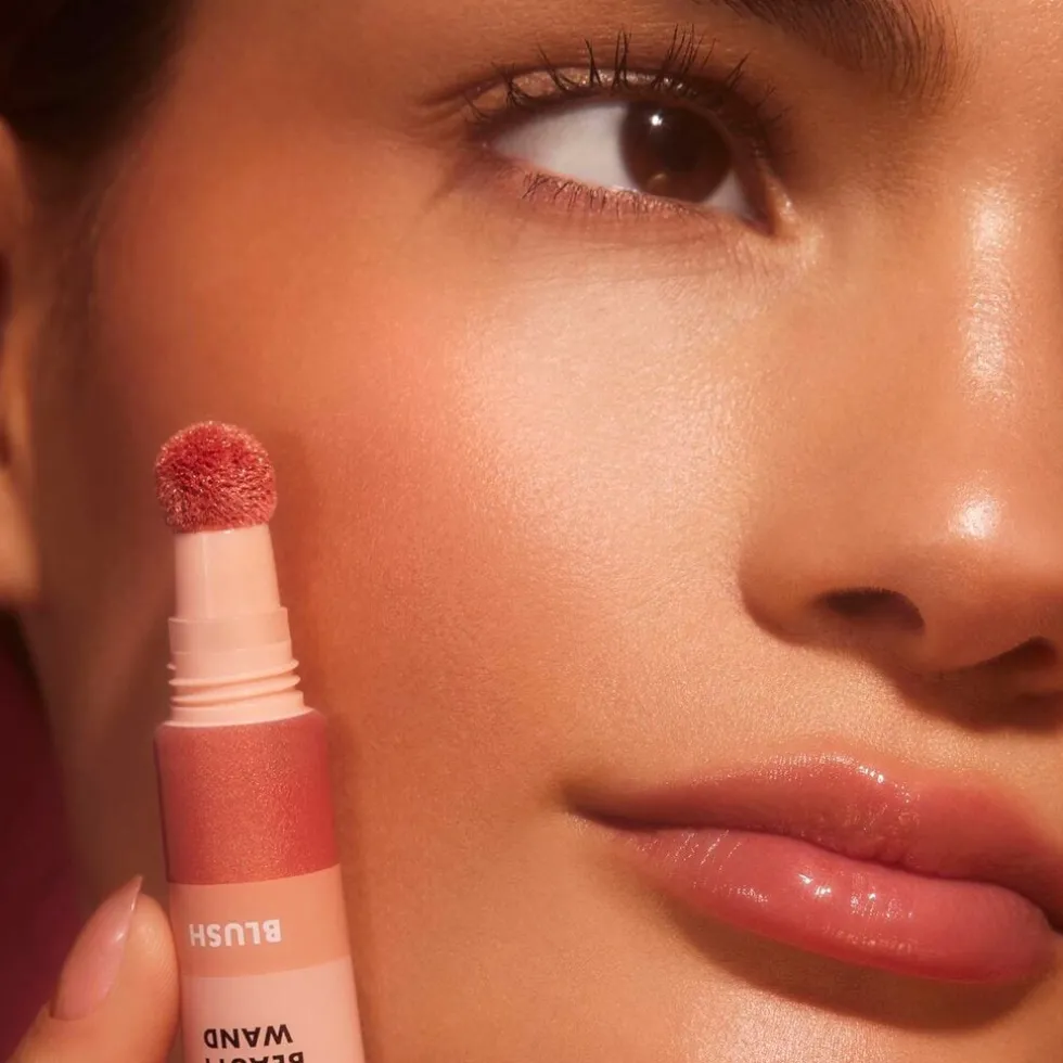 elf-halo-glow-candlelit-beauty-rXsnLnZC-4.webp New ELF E.l.f. Halo Glow Candlelit Beauty Wand Blush