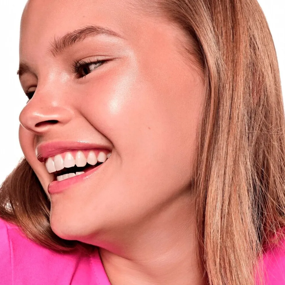 essence-baby-got-glow-010-gold-SWAVXgia-5.webp Sale Essence Baby Got Glow 010 Golden Aura Highlight Stick