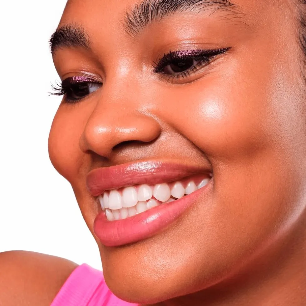 essence-colour-it-02-dark-cher-AFGoBGbD-5.webp New Essence Colour It! 02 Dark Cherry Metallic Liquid Eyeliner