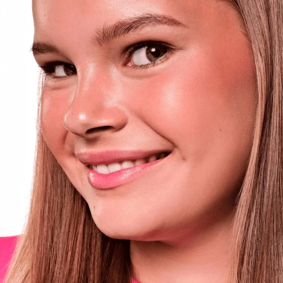 essence-soft-touch-20-golden-b-DQoXnMFR-5.webp New Essence Soft Touch 20 Golden Buttercream Butter Bronzer