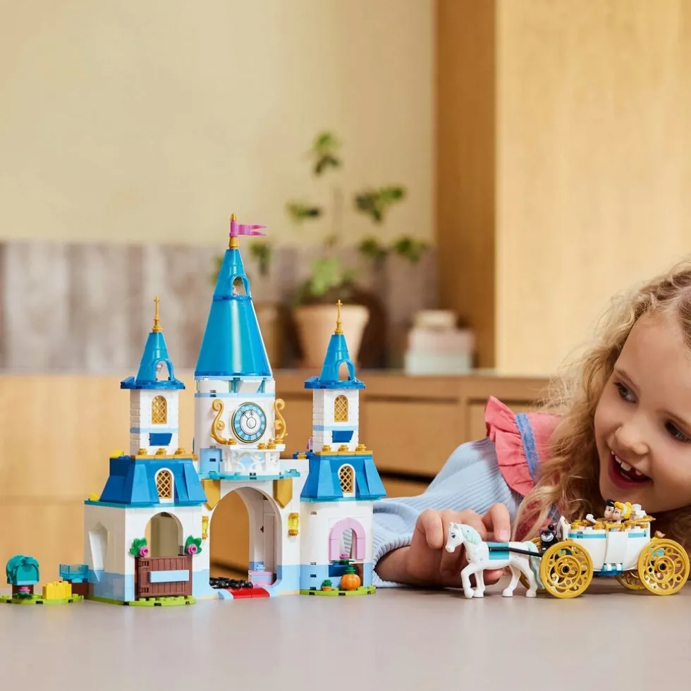 lego-disney-43275-assepoesters-AuOmloho-2.webp Discount LEGO Disney 43275 Assepoesters Kasteel En Paardenkoets