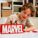lego-marvel-76313-marvel-logo-RXeTYDFQ-0.webp