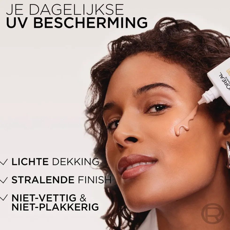 loral-paris-bright-reveal-dark-EiQJpAVK-5.webp Clearance L'Oreal Paris L'Oréal Paris Bright Reveal Dark Spot SPF50+ Tinted Glow UV Fluid