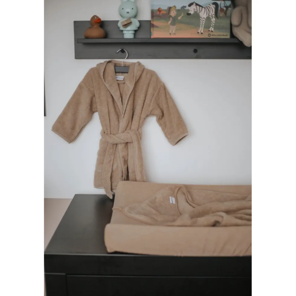 mamaloes-badstof-nougat-aankle-DtepgqJT-1.webp Outlet MamaLoes Badstof Nougat Aankleedkussenhoes