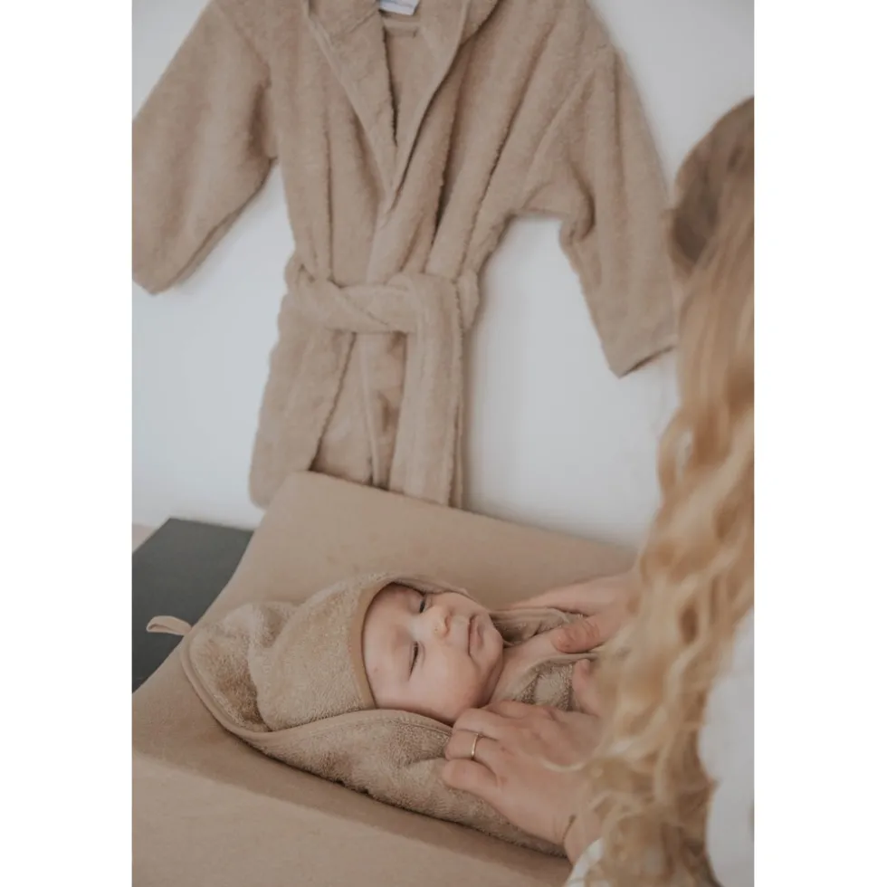 mamaloes-badstof-nougat-aankle-DtepgqJT-3.webp Outlet MamaLoes Badstof Nougat Aankleedkussenhoes