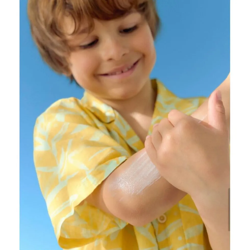 nivea-sun-kids-protect-hydrat-QHCPEVwb-3.webp Outlet Nivea Sun Kids Protect & Hydrate SPF50+ Zonnebrandspray
