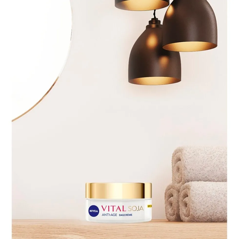 nivea-vital-soja-spf30-anti-ag-cKhRsxyt-3.webp Outlet Nivea Skincare NIVEA Vital Soja SPF30 Anti-Age Verstevigende Dagcrème