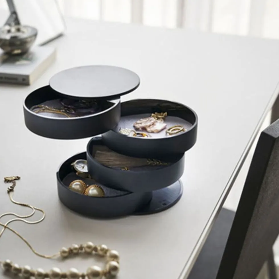 uniq-draaibare-ronde-sieradend-dlaRrVRh-2.webp Fashion UNIQ Draaibare Ronde Sieradendoos / Organizer Met 4 Vakken - Zwart